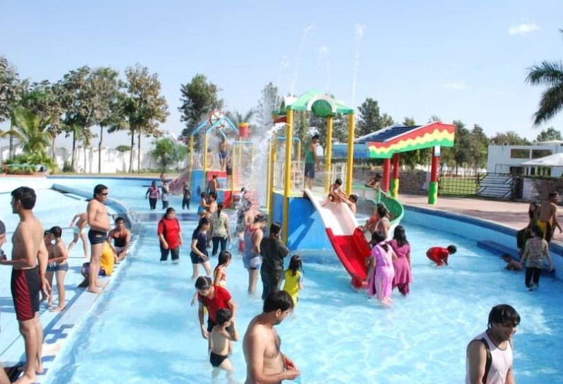 ホテル Kanha's Palm Springs