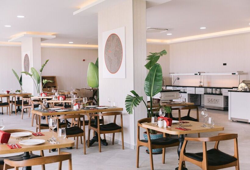 فندق Ramada By Wyndham Cesme