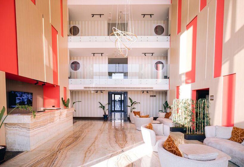 فندق Ramada By Wyndham Cesme