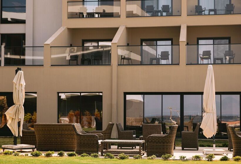 فندق Ramada By Wyndham Cesme