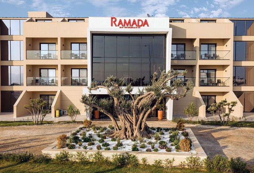 فندق Ramada By Wyndham Cesme