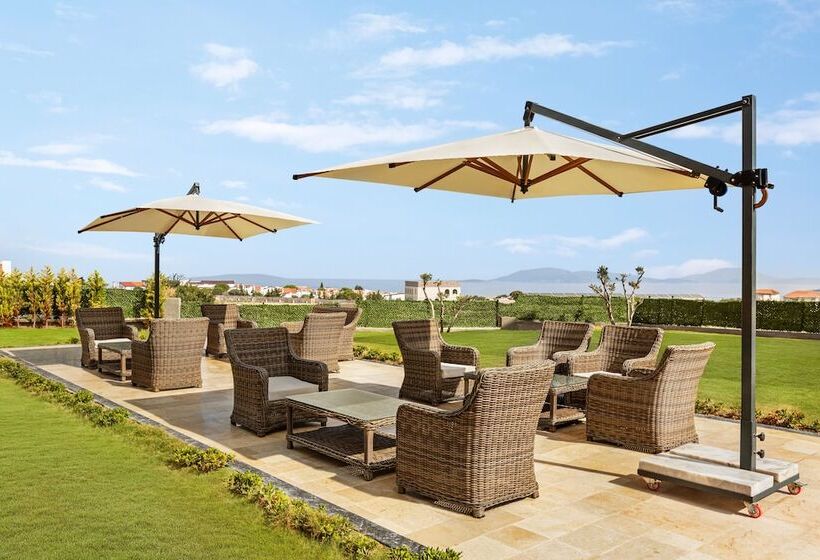 فندق Ramada By Wyndham Cesme