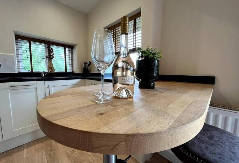 هتل روستایی Peak District Old Forge In Over Haddon