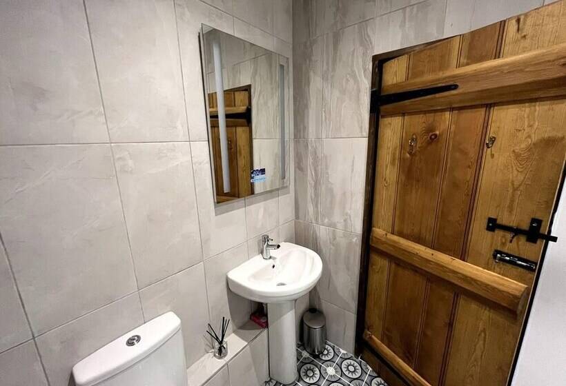 هتل روستایی Peak District Old Forge In Over Haddon