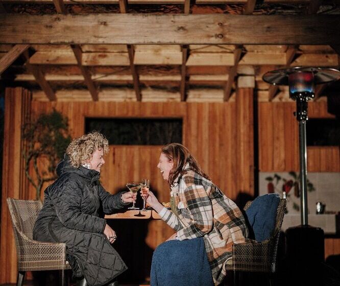 בית מלון כפרי Scribbly Farm Premium Dome Bush Retreat Southern Highlands