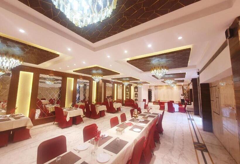 ホテル Shrinath Palace