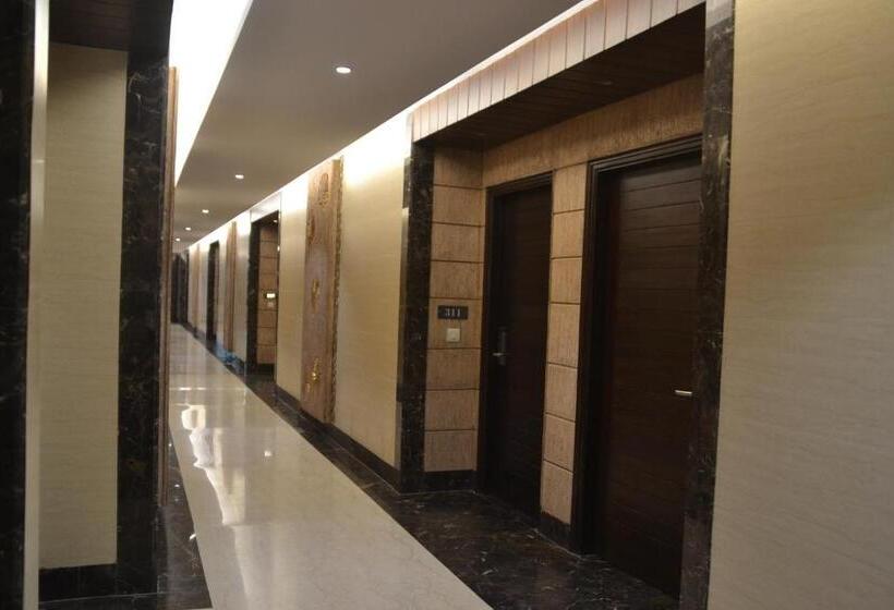 ホテル Shrinath Palace