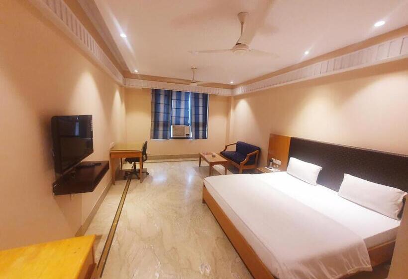 ホテル Shrinath Palace