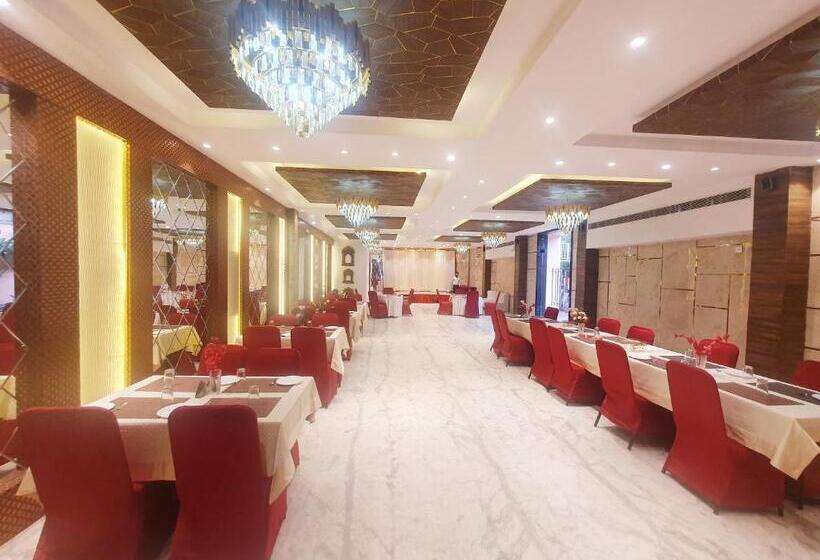 ホテル Shrinath Palace