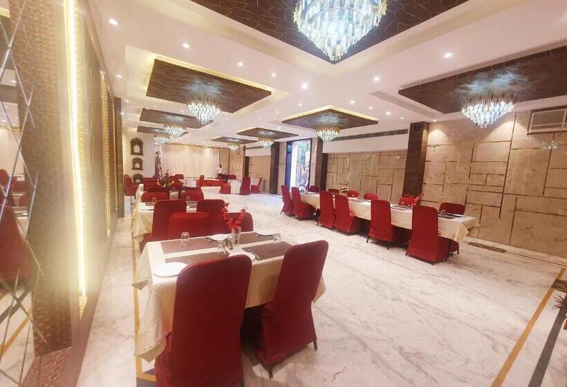 ホテル Shrinath Palace