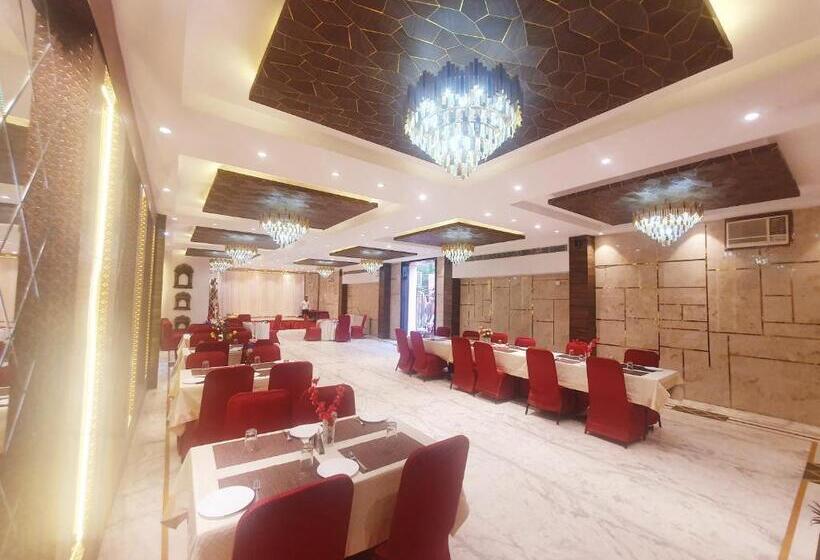 ホテル Shrinath Palace