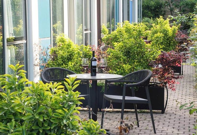 בית מלון כפרי Spazio Gagarin Residence