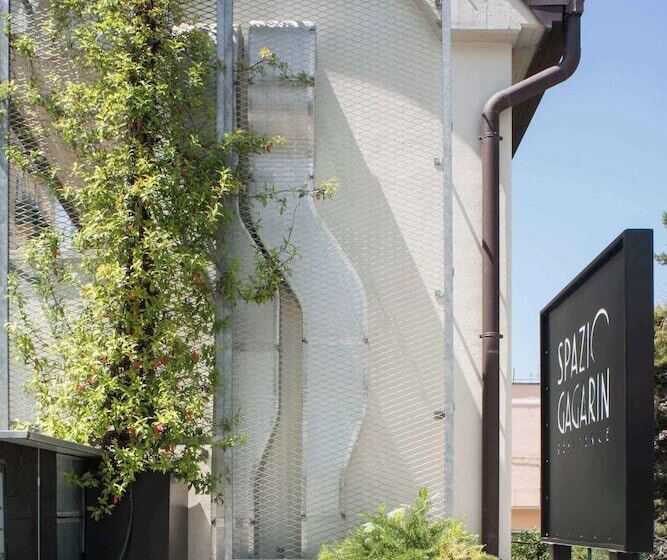 בית מלון כפרי Spazio Gagarin Residence