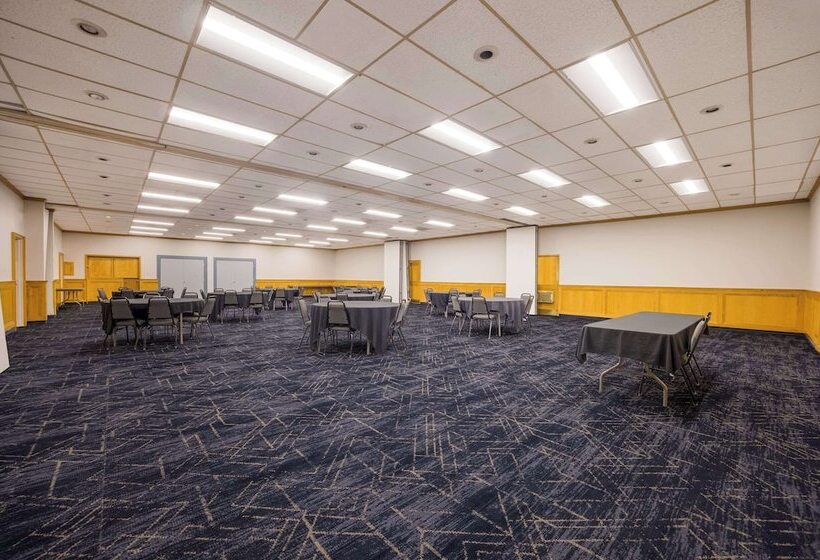 فندق Suburban Studios Canon City