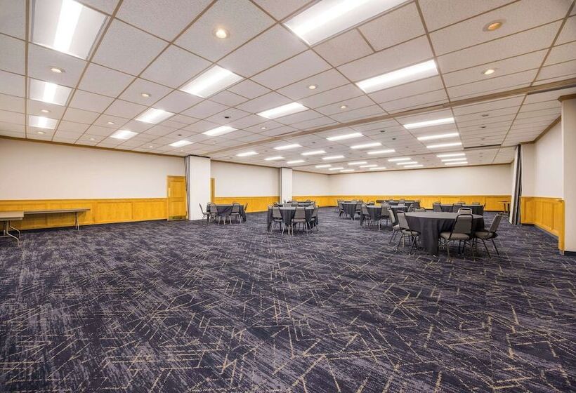 فندق Suburban Studios Canon City