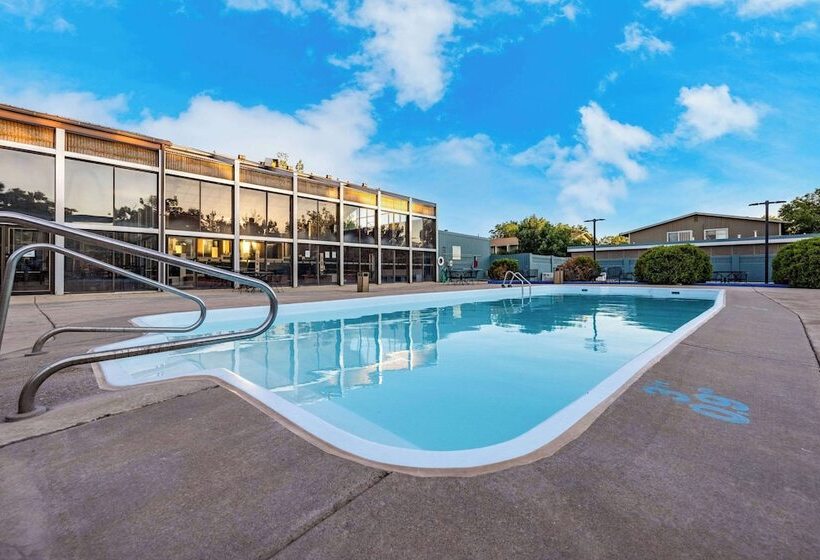 فندق Suburban Studios Canon City