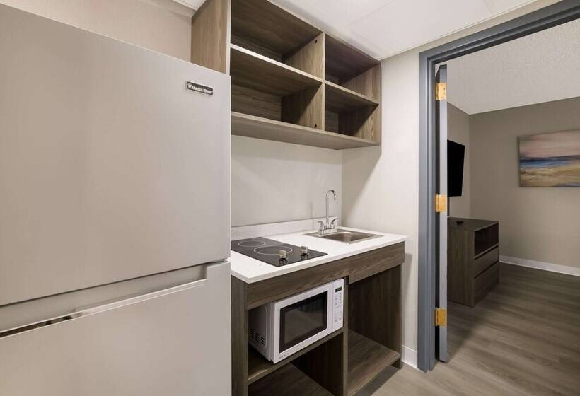 ホテル Suburban Studios Milwaukee Airport