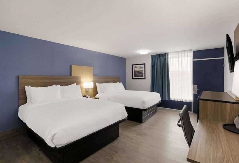 בית מלון כפרי Surestay Plus By Best Western Pigeon Forge
