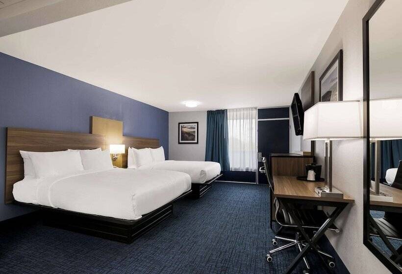 בית מלון כפרי Surestay Plus By Best Western Pigeon Forge