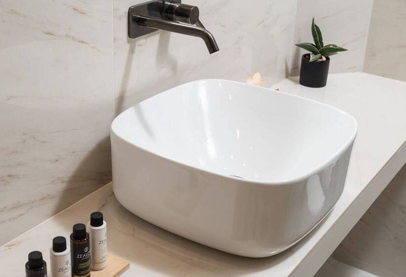 ホテル The Alma City