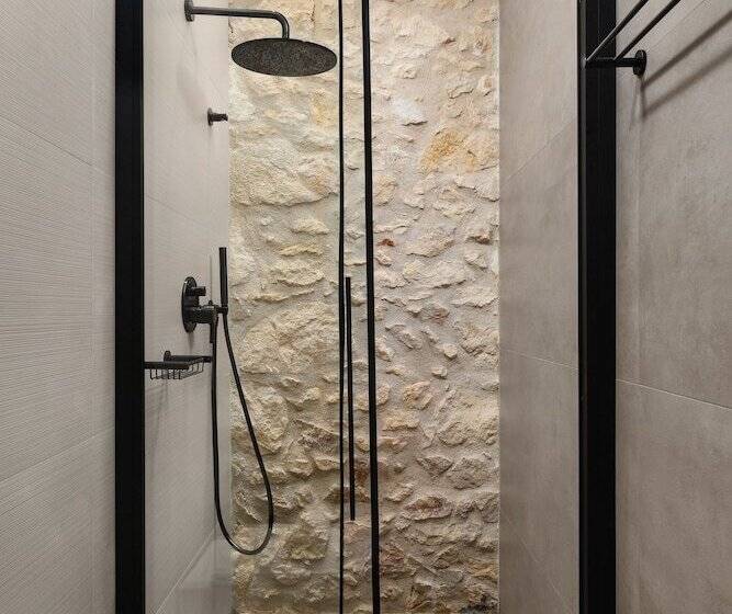 ホテル The Alma City