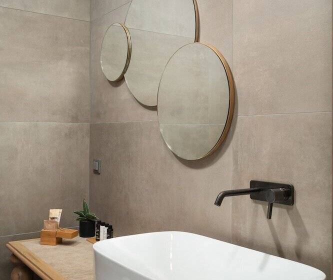 ホテル The Alma City