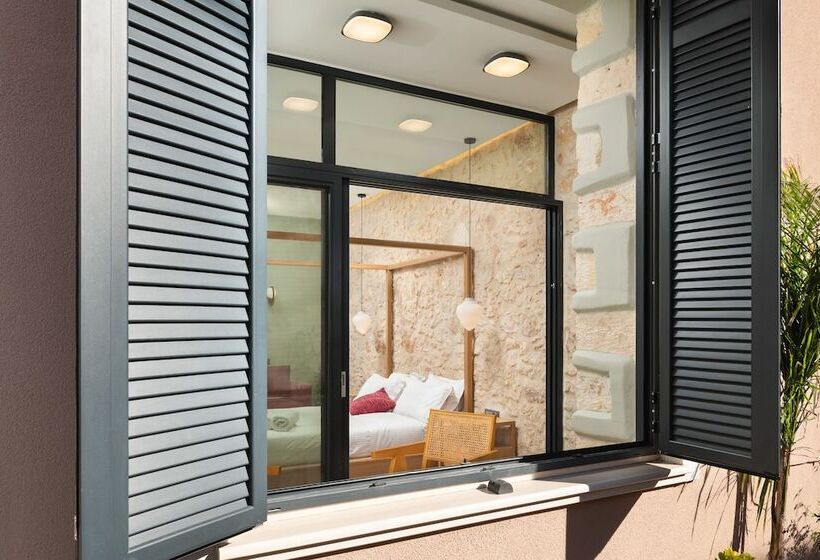 ホテル The Alma City