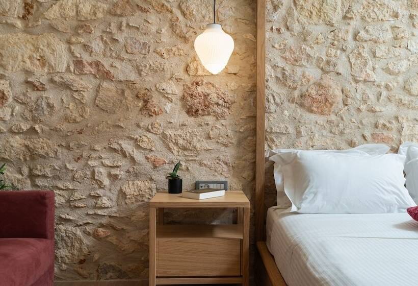 ホテル The Alma City