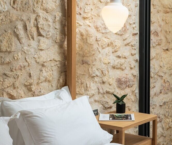 ホテル The Alma City