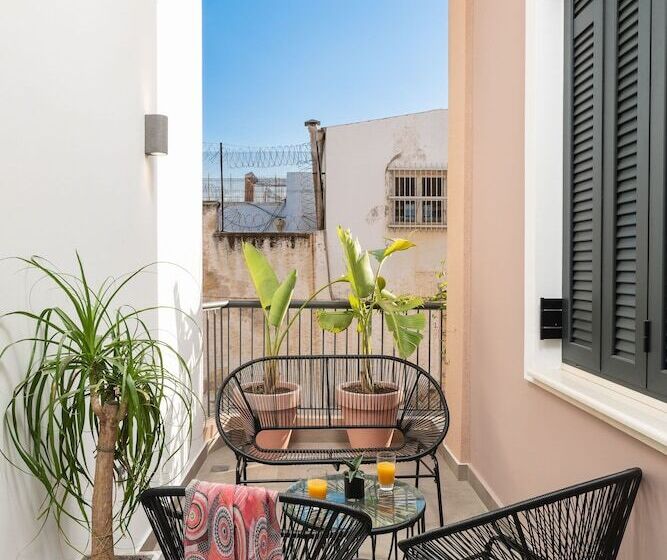 ホテル The Alma City