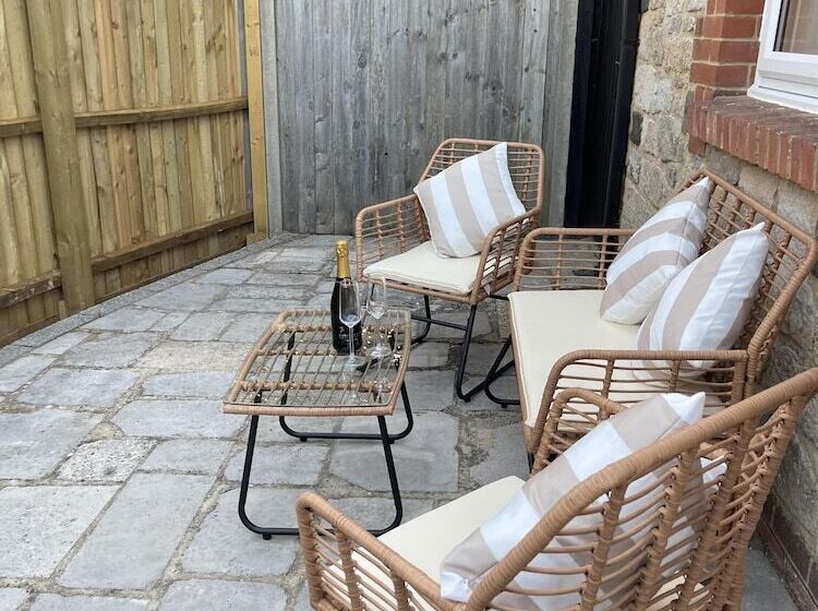 فندق The Lodge Hideaway   Studio Style, Simple Luxury