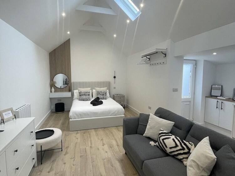 فندق The Lodge Hideaway   Studio Style, Simple Luxury