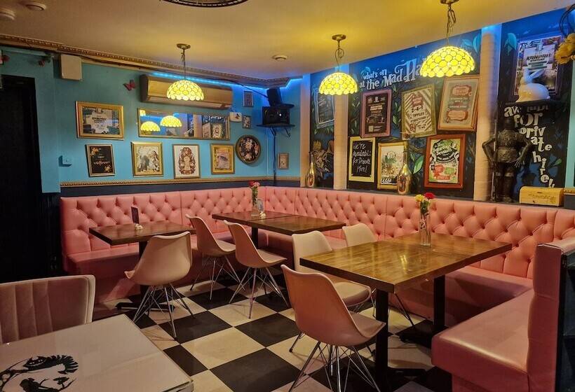 فندق The Mad Hatter S Guestrooms