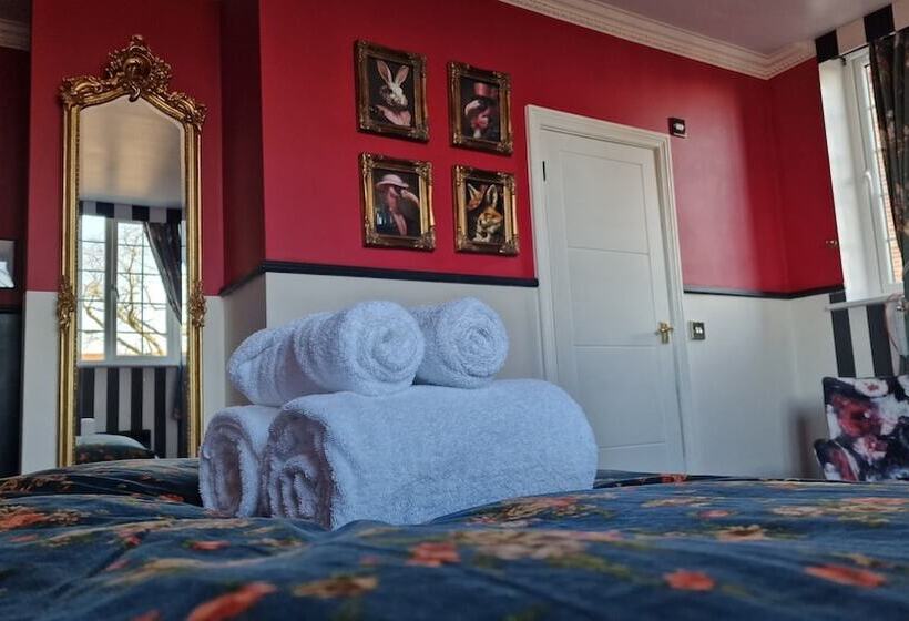 فندق The Mad Hatter S Guestrooms