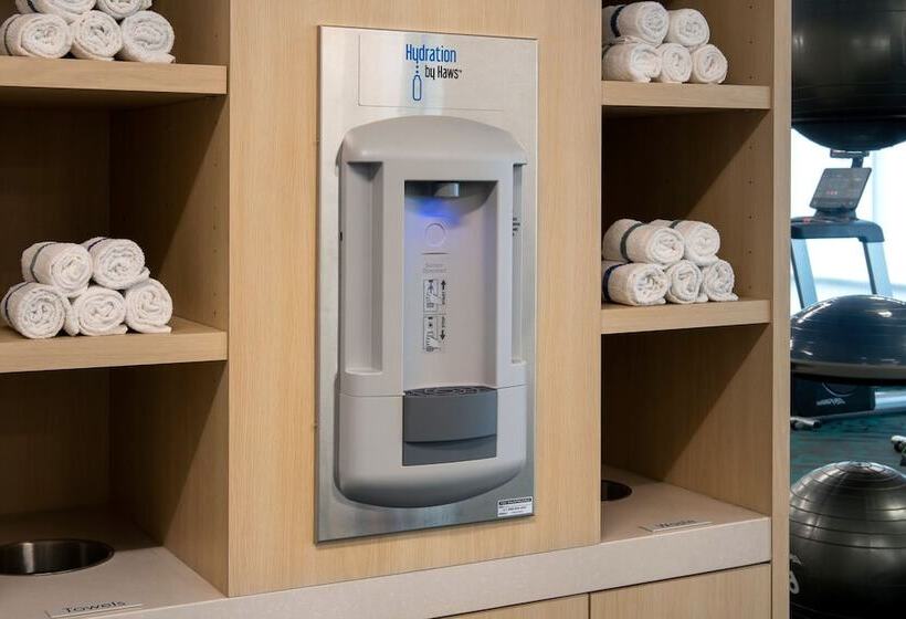 Отель Towneplace Suites Portland Airport Me