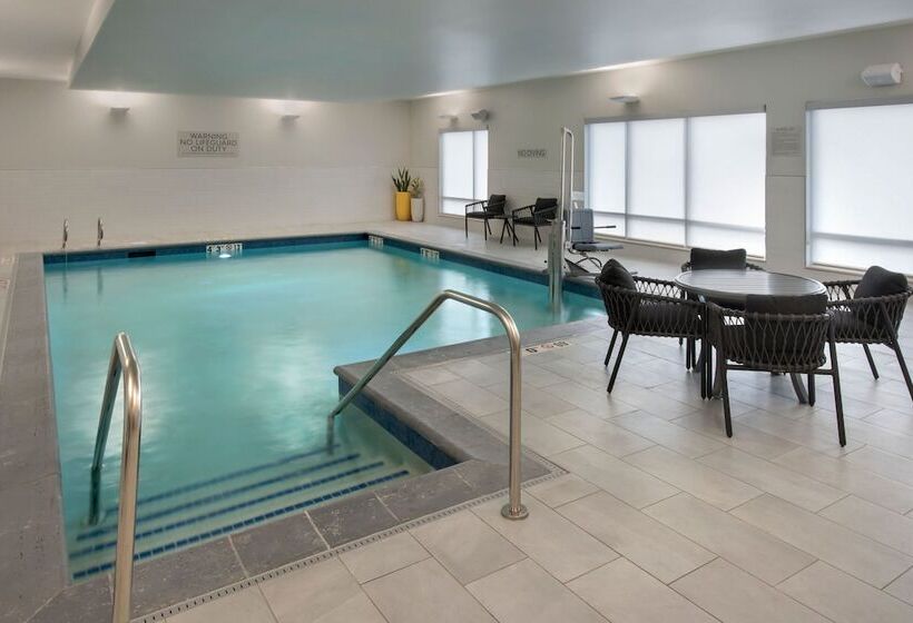 Отель Towneplace Suites Portland Airport Me