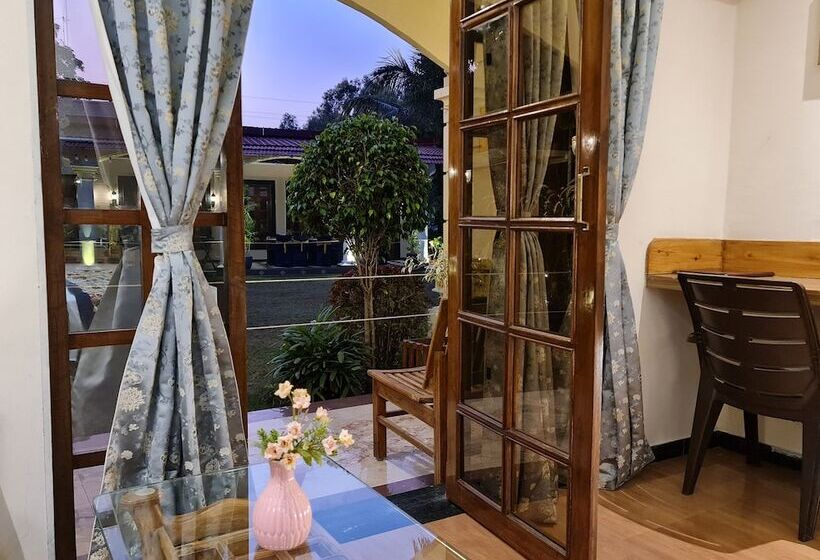 호텔 Woods Inn Resort