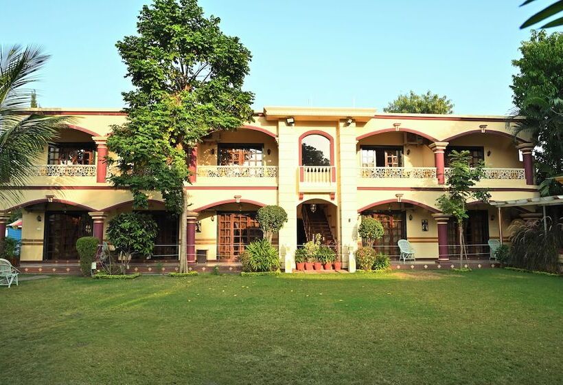 호텔 Woods Inn Resort