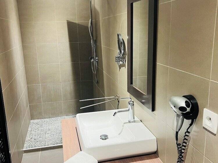 L Hotel De La Bourse à Bagnols Sur Ceze