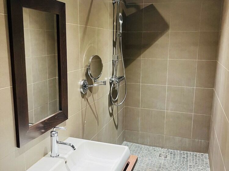 L Hotel De La Bourse à Bagnols Sur Ceze