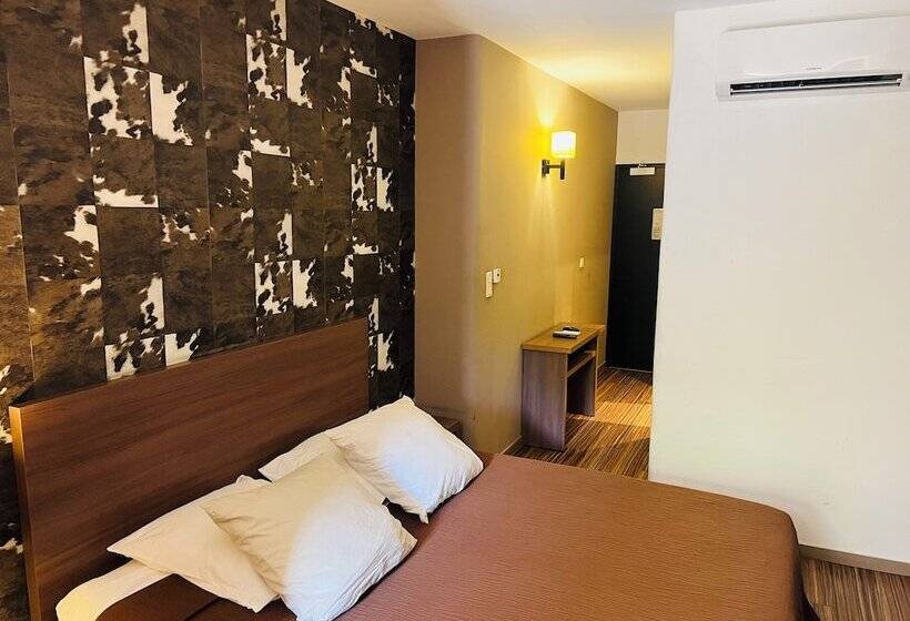 L Hotel De La Bourse à Bagnols Sur Ceze