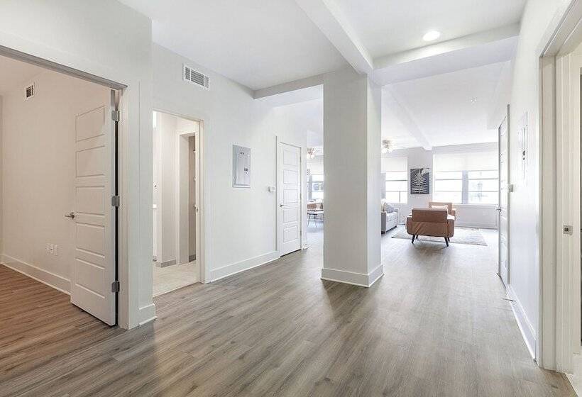 Luxury 4b Condo   Newly Renovated   Steps To French Quarter
