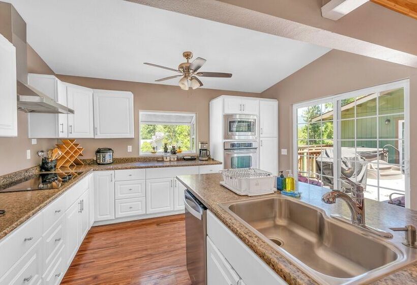 Immersed In Nature! Manzanita Cabin W/hot Tub