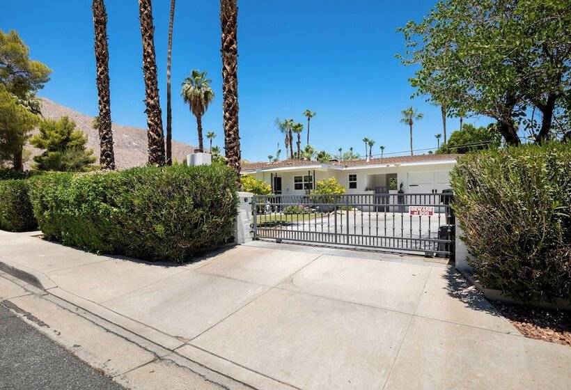 Mesquite Escape Amazing Outdoor Space!