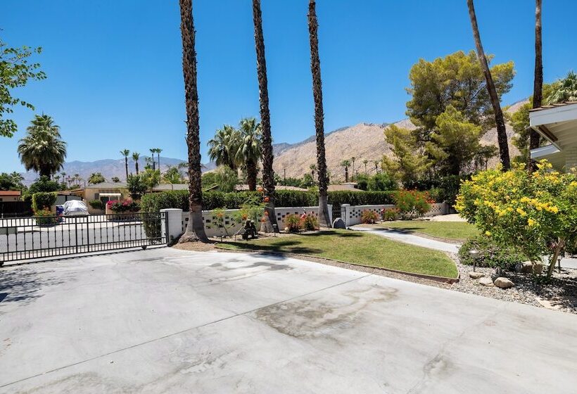 Mesquite Escape Amazing Outdoor Space!