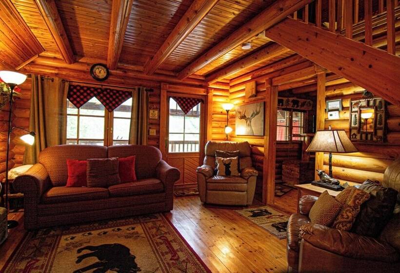 Moose Lodge With Hot Tub