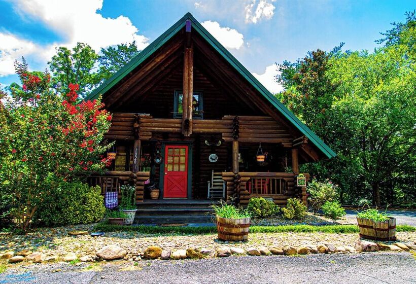 Moose Lodge With Hot Tub