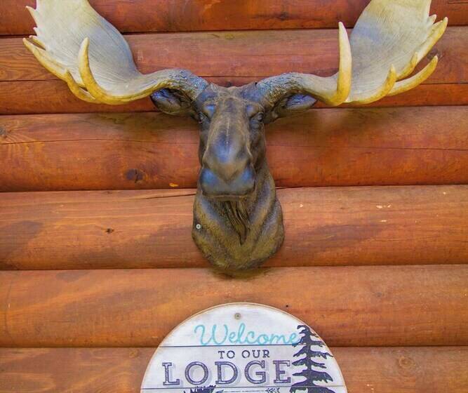 Moose Lodge With Hot Tub