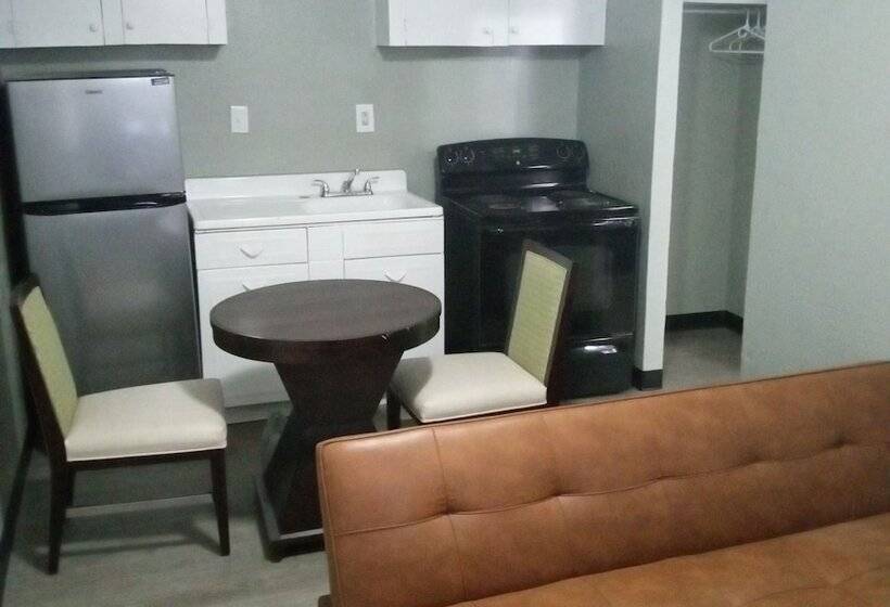 מוטל Homes N Courts