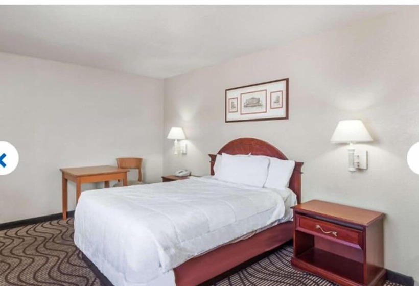 فندق على الطريق Tri City Inn